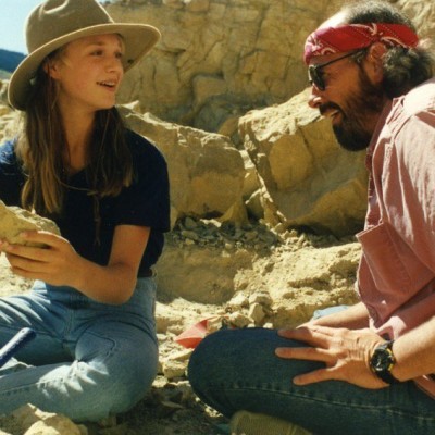 Jack and Ariana Richards of Jurassic Park fame (She played Lex Murphy AKA John Hammond's granddaughter) digging in Montana in 1993, shortly after the movie's premiere.