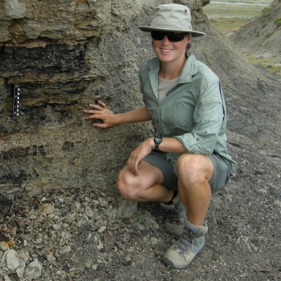 There's that infamous strip of rock!&nbsp; The exposed K-Pg layer in eastern Montana.