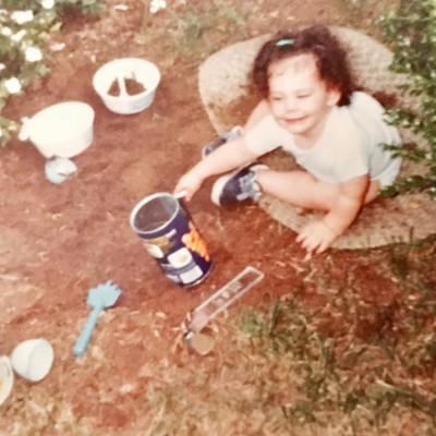 Holly got her start excavating fossils at a very young age, excavating her yard with a spoon and a bucket