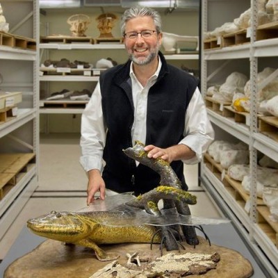 Neil with a Tiktaalik sculpture in the University of Chicago collections.
Image source: https://news.uchicago.edu/story/big-brains-podcast-premieres-what-ancient-fish-reveal-about-humans