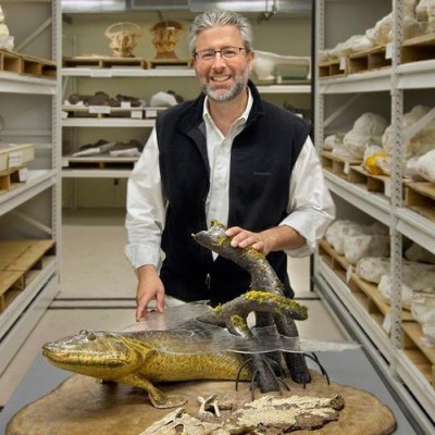 Neil with a Tiktaalik sculpture in the University of Chicago collections.
Image source: https://news.uchicago.edu/story/big-brains-podcast-premieres-what-ancient-fish-reveal-about-humans