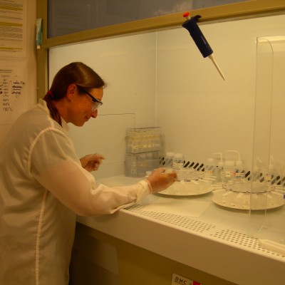 Regan in the lab! Preparing zircons for the radiometric dating of tuffs from Argentina at the Isotope Geology Laboratory at Boise State University, Boise, ID