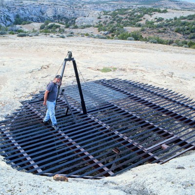 Ray at Natural Trap Cave in 2000, photo by Kirk Johnson.