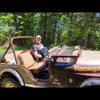 Ed "Dr. Pronghorn" Davis and one of his fine vintage vehicles, a 1977 CJ5 that once belonged to Dr. Nick Famoso&rsquo;s mother. Yes, that Nick Famoso, the Famous Nick of John Day Fossil Beds National Monument!
&nbsp;
&nbsp;