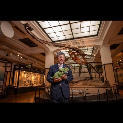 Futabasaurus at the National Museum of Nature and Science. Makoto is holding a toy Triceratops to let the general public know that plesiosaurs are marine reptiles, but NOT dinosaurs. Photograph by Rintaro Ukon